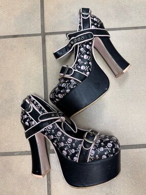 T.U.K Black and Light Pink Skull Platform Mary Jane Heels 8